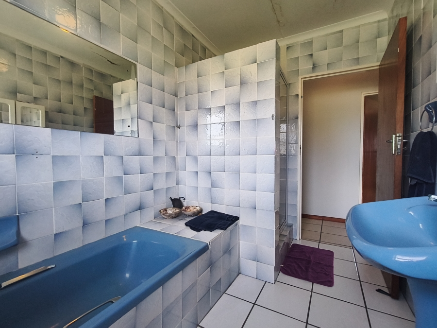 3 Bedroom Property for Sale in Wavecrest Eastern Cape